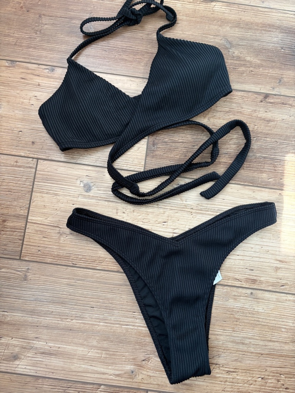 Hollister Black Ribbed Bikini. Medium. Wrap Around Top. EUC!!